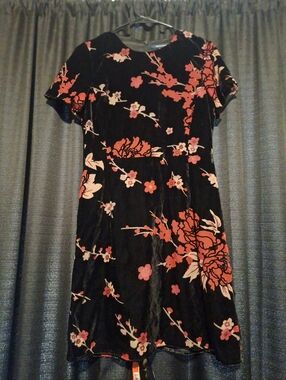 NWT French ConnectionBlack Velvet Floral Short-Sleeve Dress - Pink/Coral Blossom